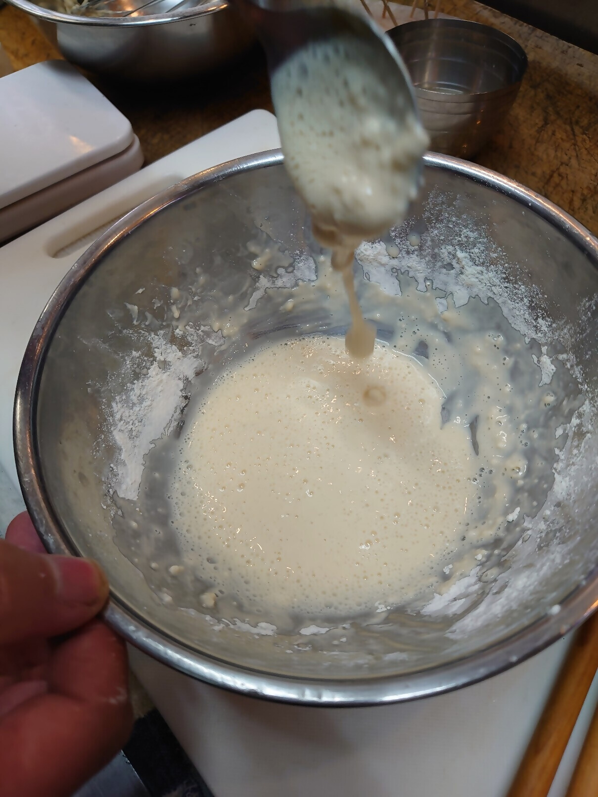 ④天ぷら衣を作る