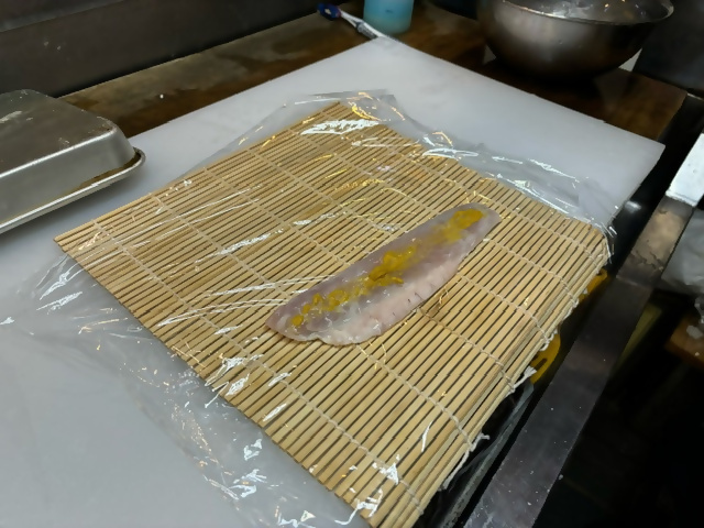 ⑤マスタードを塗る