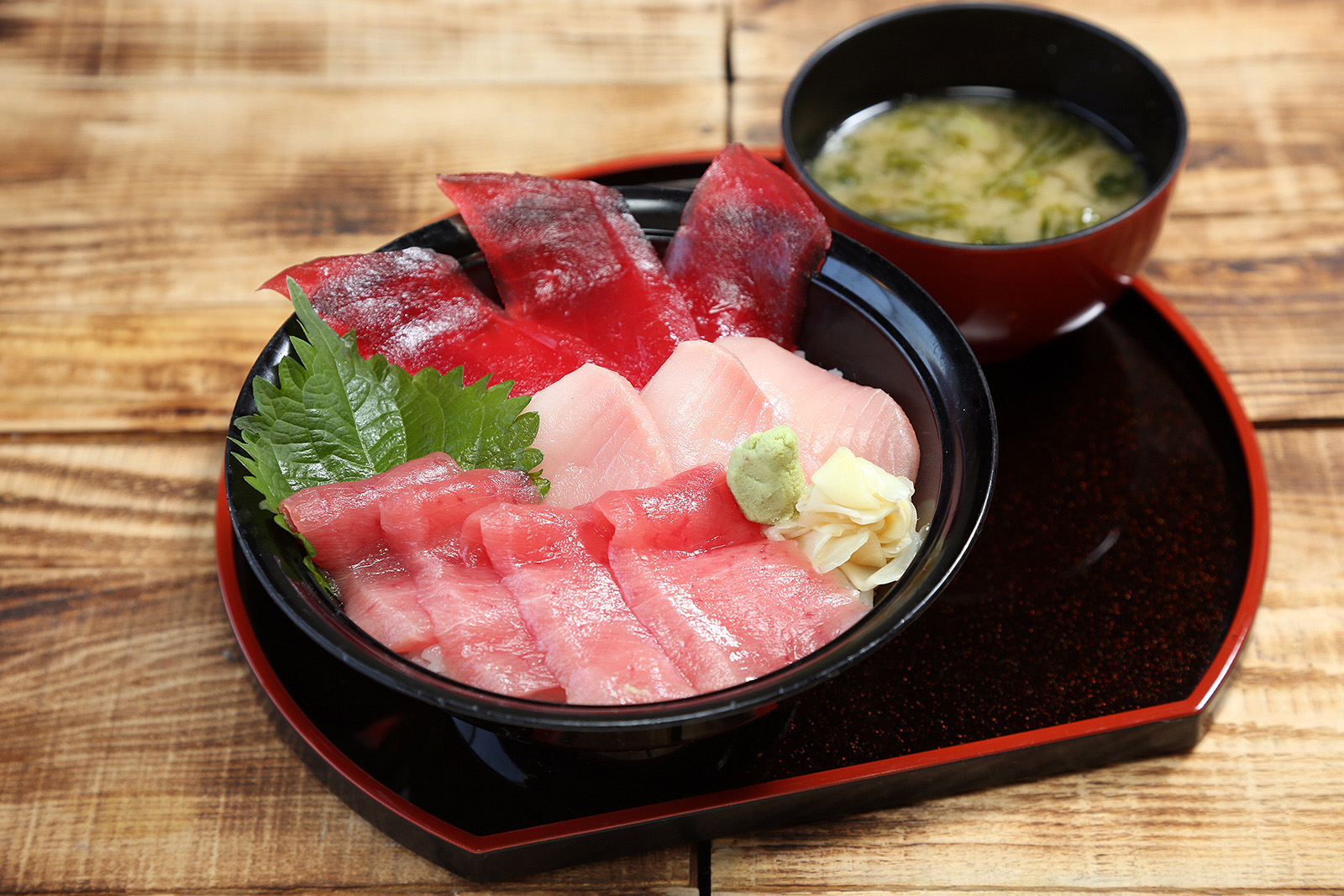 天然まぐろ丼